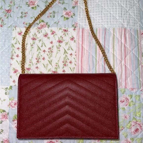 ENVELOPE CHAIN WALLET IN GRAIN DE POUDRE/ Cassandre Envelope Chain Wallet - Picture 4 of 8